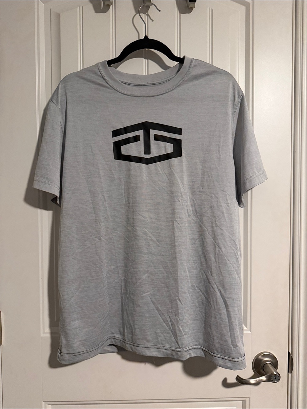 Tapout Light Gray Crew Neck T-Shirt size L